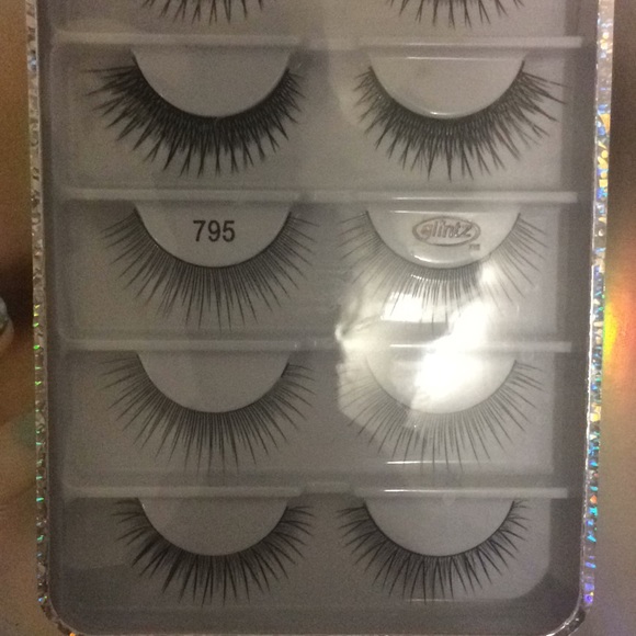 5 Pairs of lashes - Picture 4 of 5